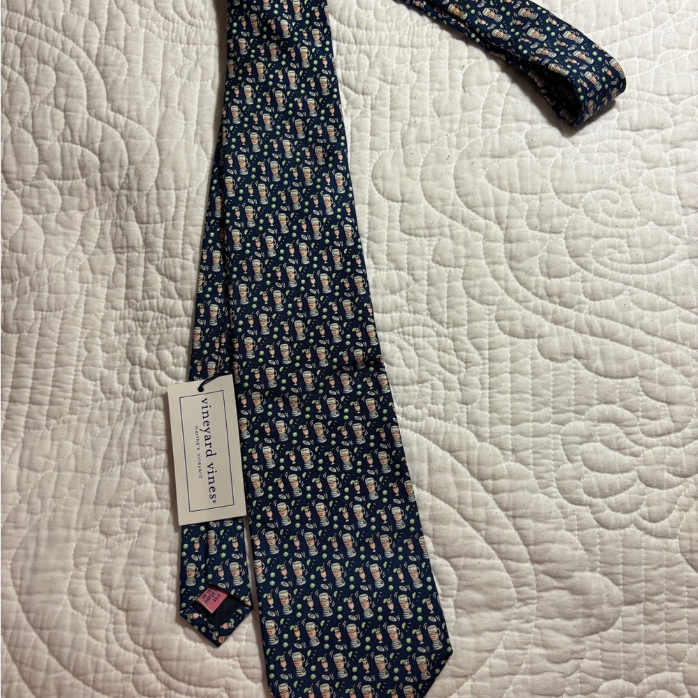 Vineyard Vines Navy and Pink Patterned Tie